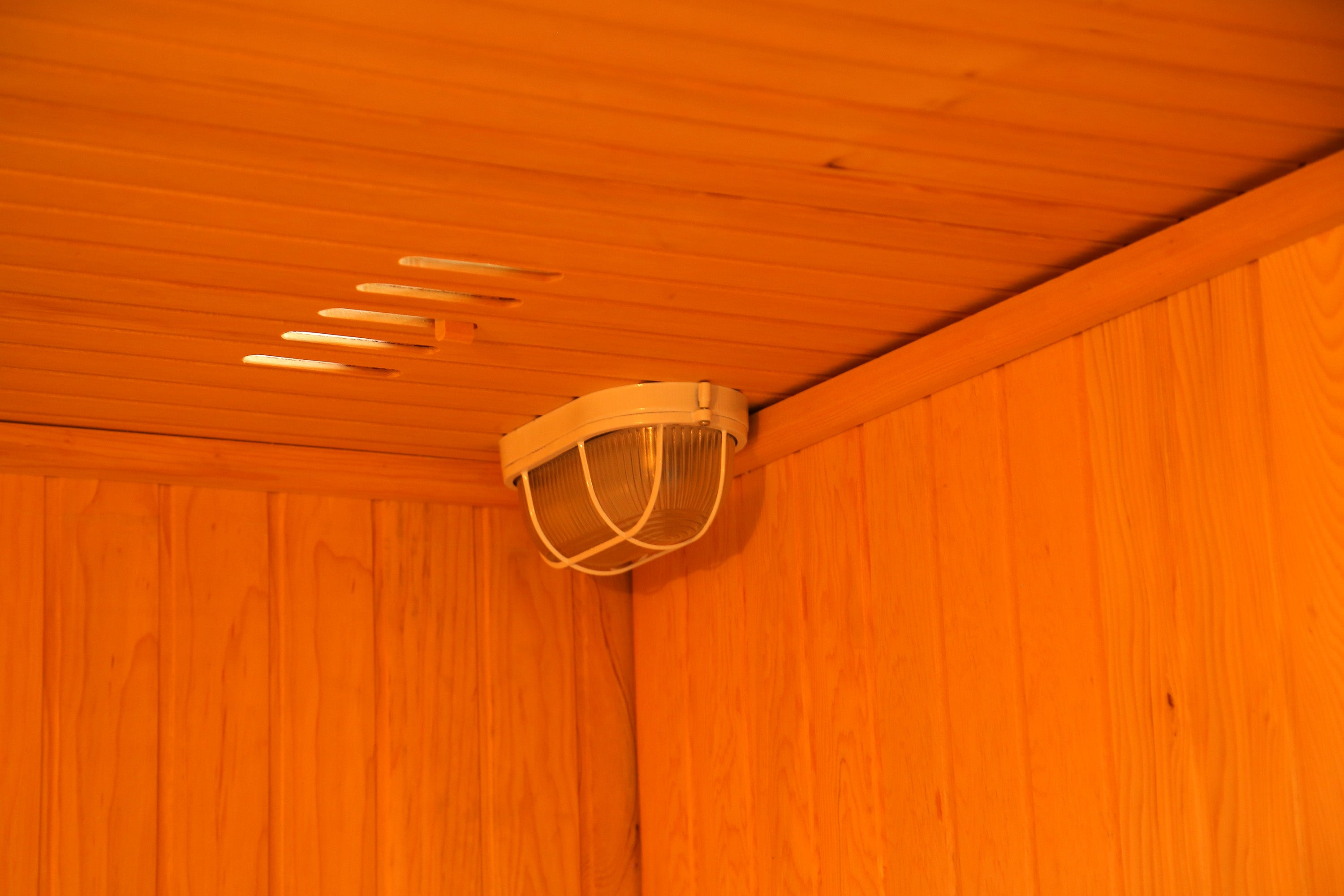 Tiburon Traditional 4-Person Indoor Steam Sauna - by SunRay Saunas