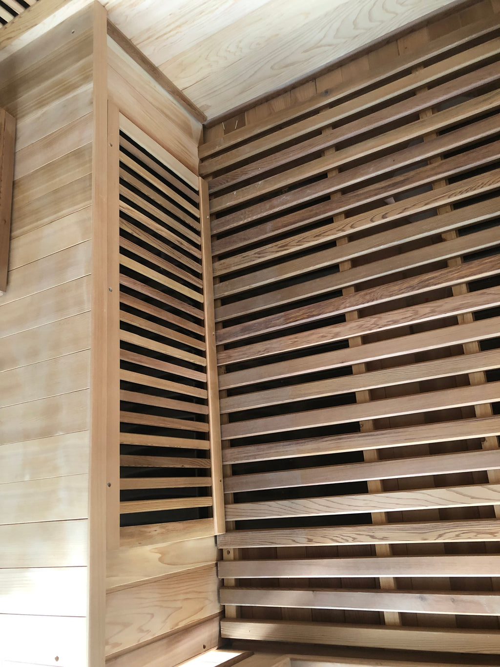 SunRay Sauna brand, Roslyn 4-Person, Bluetooth Compatible FAR Infrared Sauna in Canadian Red Cedar