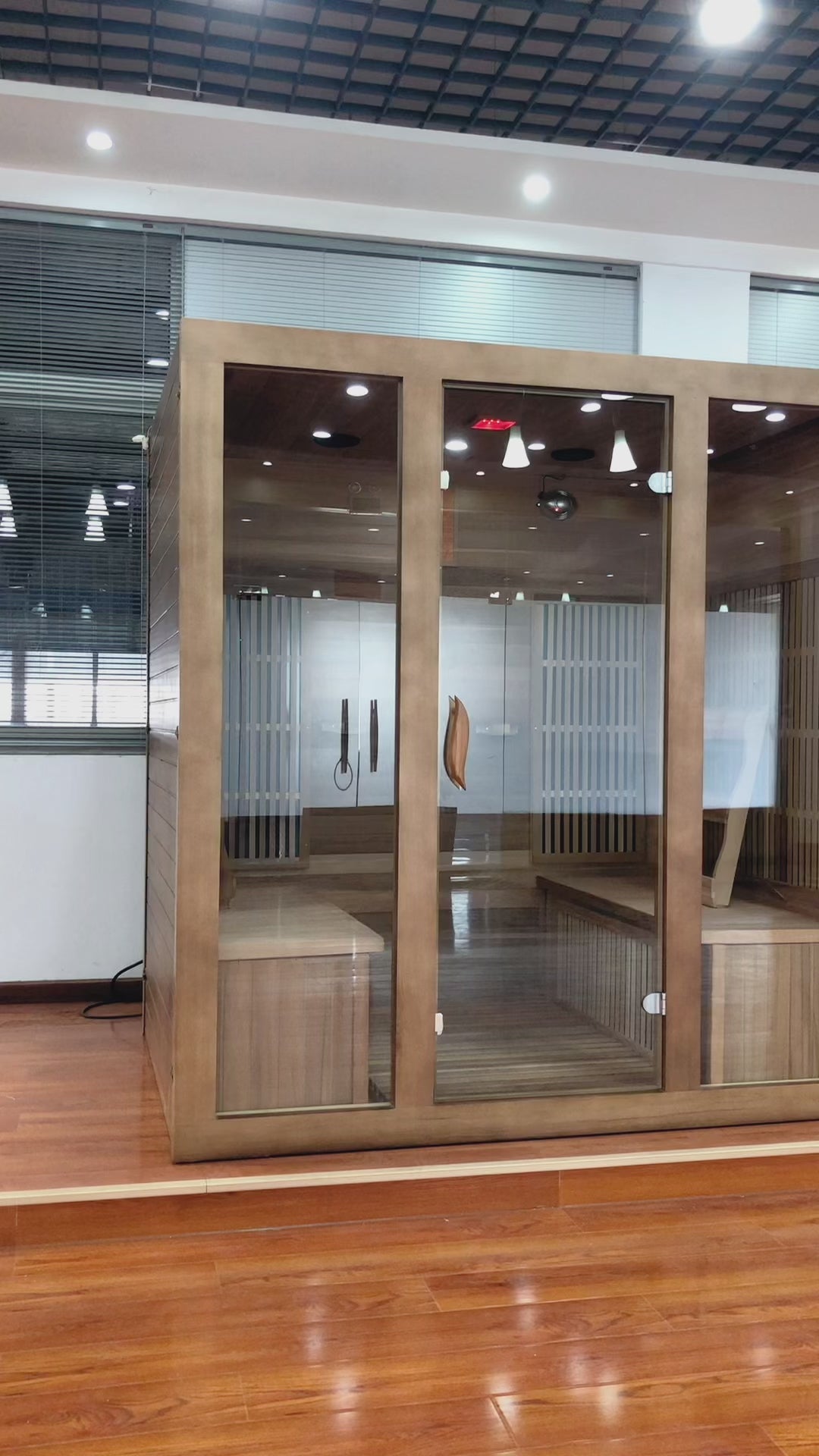 Roslyn 4-Person, Bluetooth Compatible FAR Infrared Sauna in Canadian Red Cedar - by SunRay Saunas